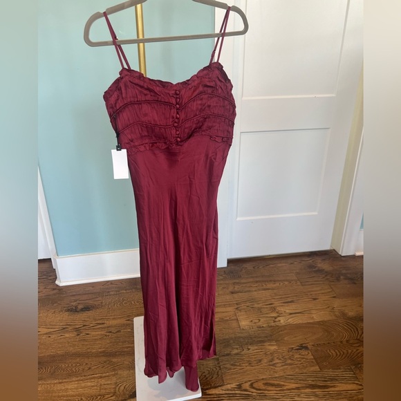 Astr The Label Size XS Zola Midi Dress NWT - Picture 3 of 9